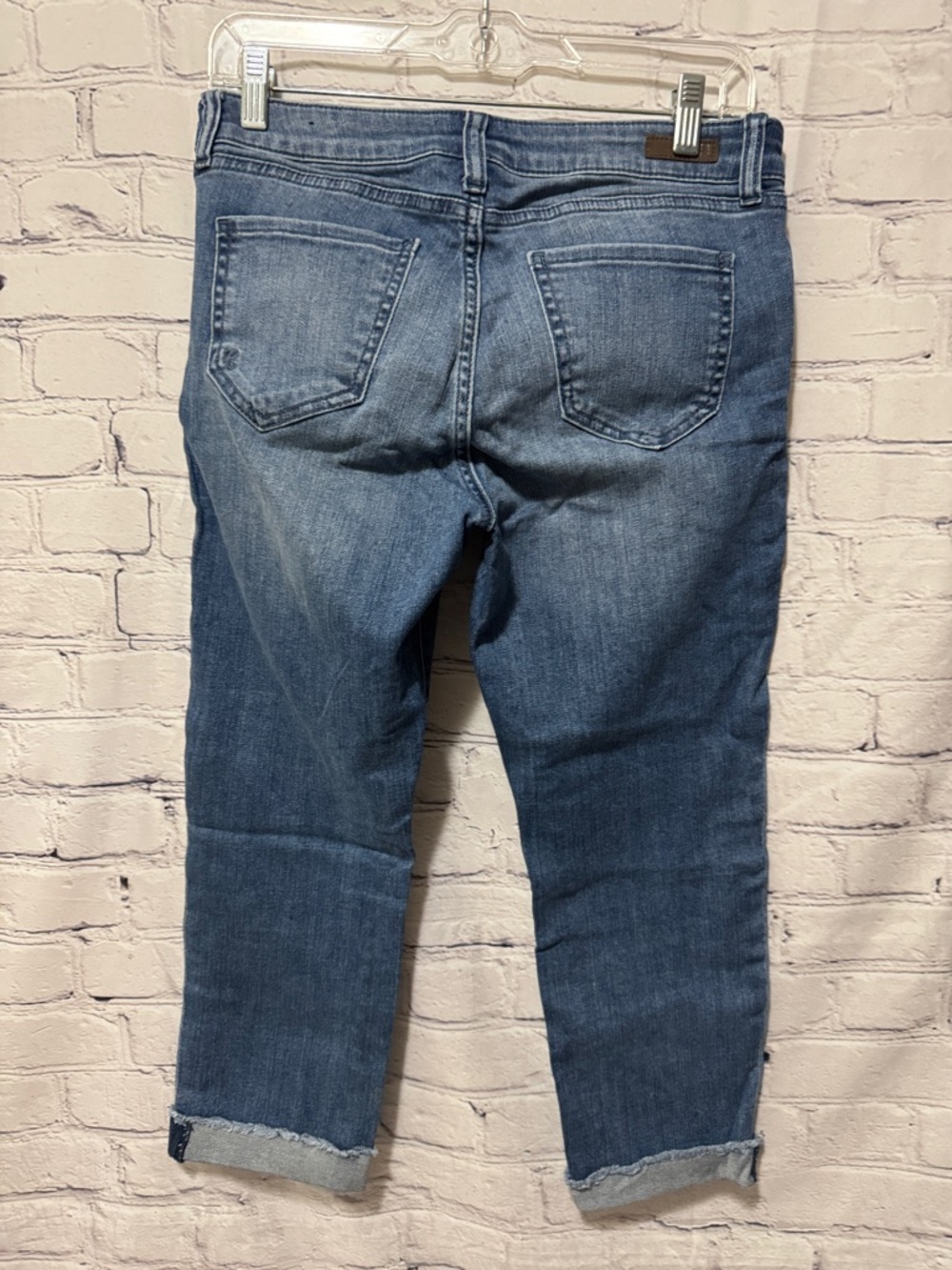 KUT from the Kloth Classic Mid Wash Women’s Jeans cropped slight distress - Picture 9 of 11